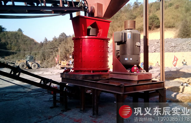 東辰實(shí)業(yè)立式復(fù)合破碎機(jī)現(xiàn)場